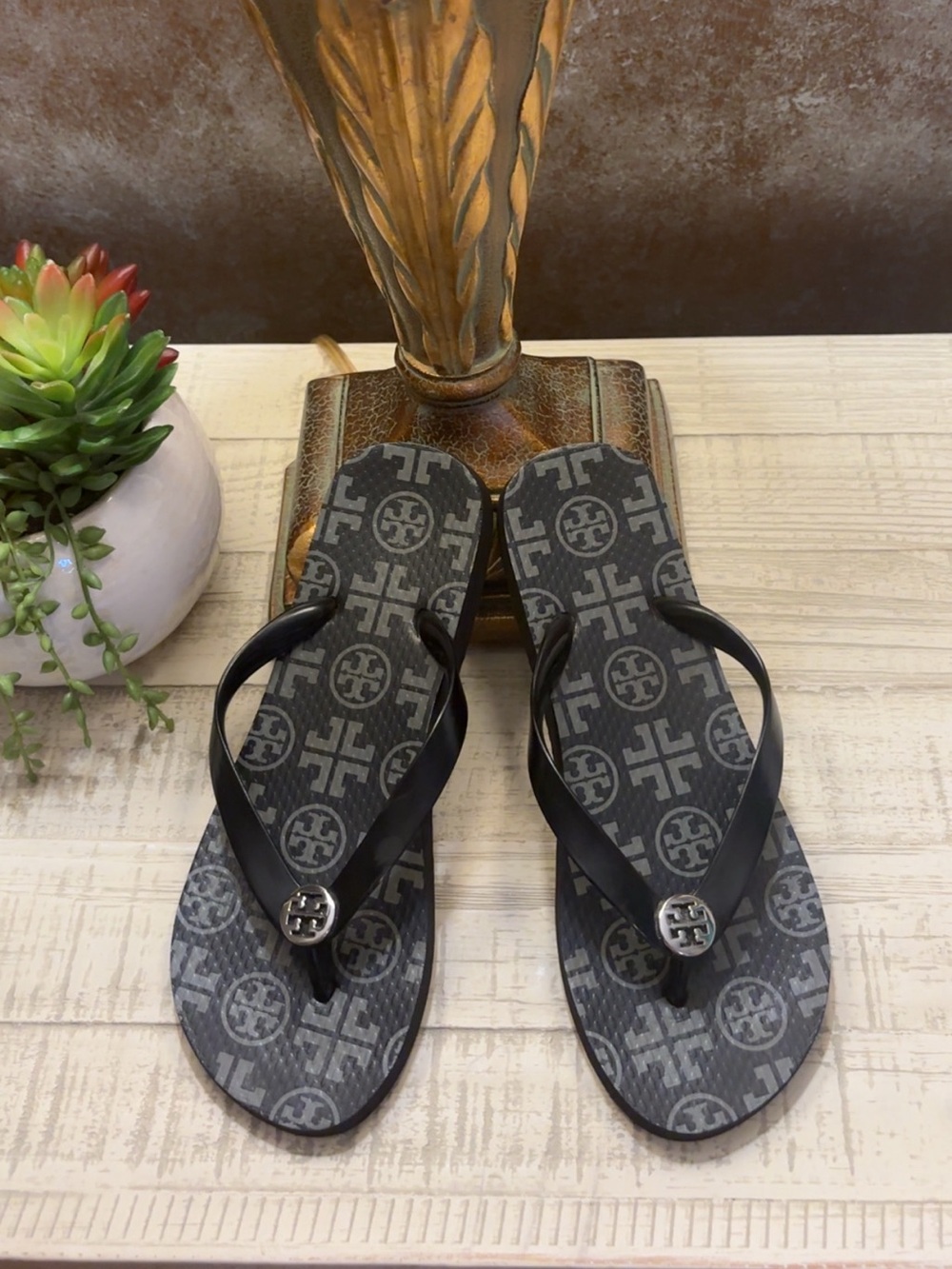 NWOT ~ Tory Burch Black Logo-Print Flip Flop Sandals ~ Size 7